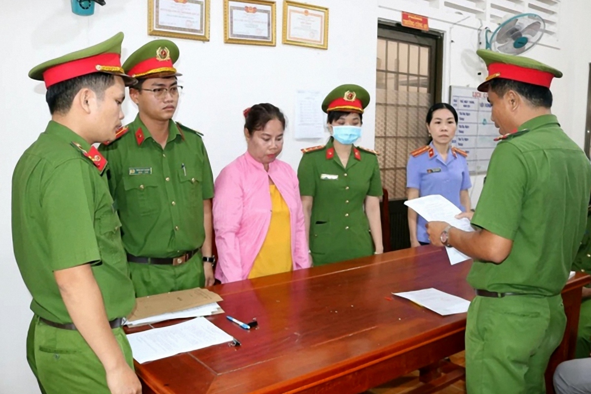 Bắt tạm giam 1 phụ nữ cho vay lãi nặng, thu lợi bất chính hàng tỷ đồng